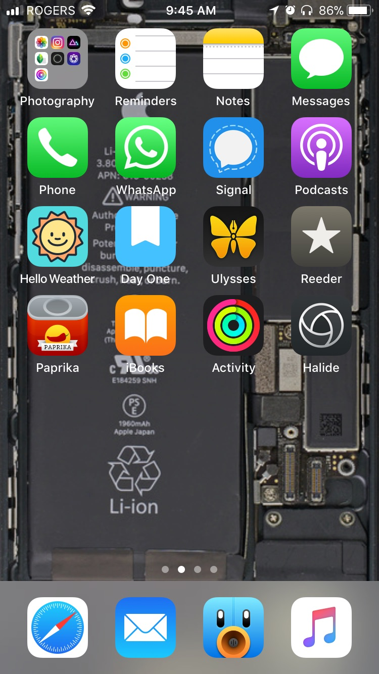 Screenshot of my iPhone 7 homescreen from December 2017
