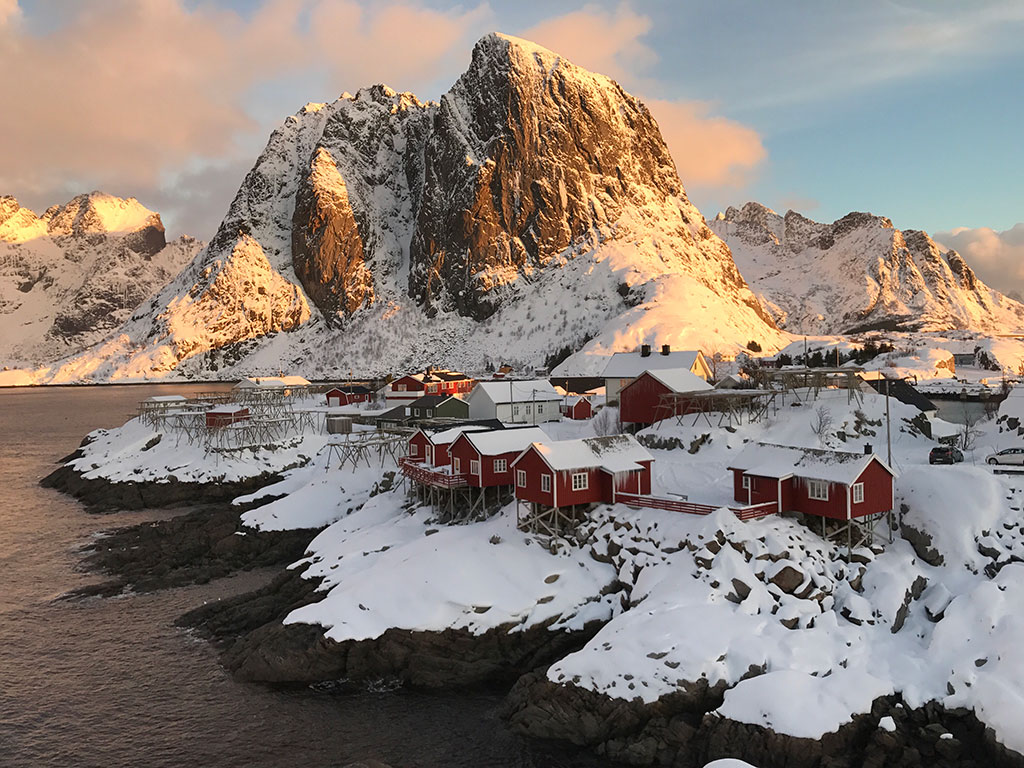 Snow &amp; Fishing Cottages